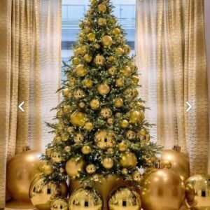 Árvore de Natal Decorada Bolas Douradas Gigantes