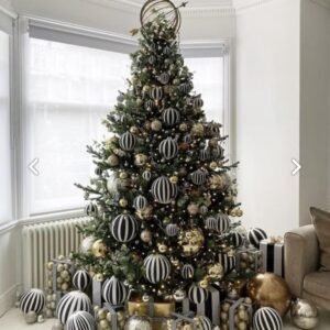 Pinheiro Gigante Decorada bolas listradas