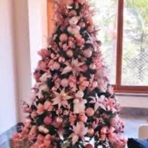 Pinheiro Gigante Decorada Rosa e Branco com Flores e Enfeites Românticos
